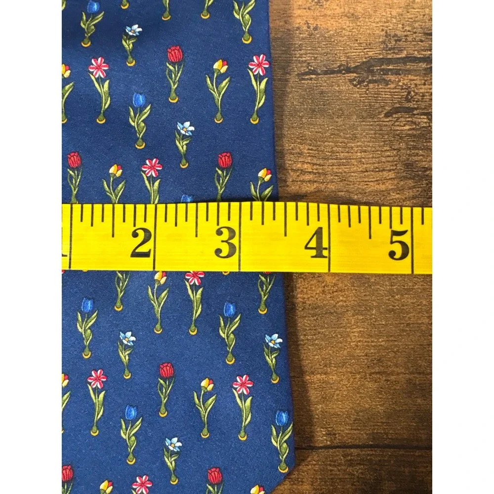 Salvatore Ferragamo Mens Navy Blue Silk Tulip Floral Necktie Made in Italy